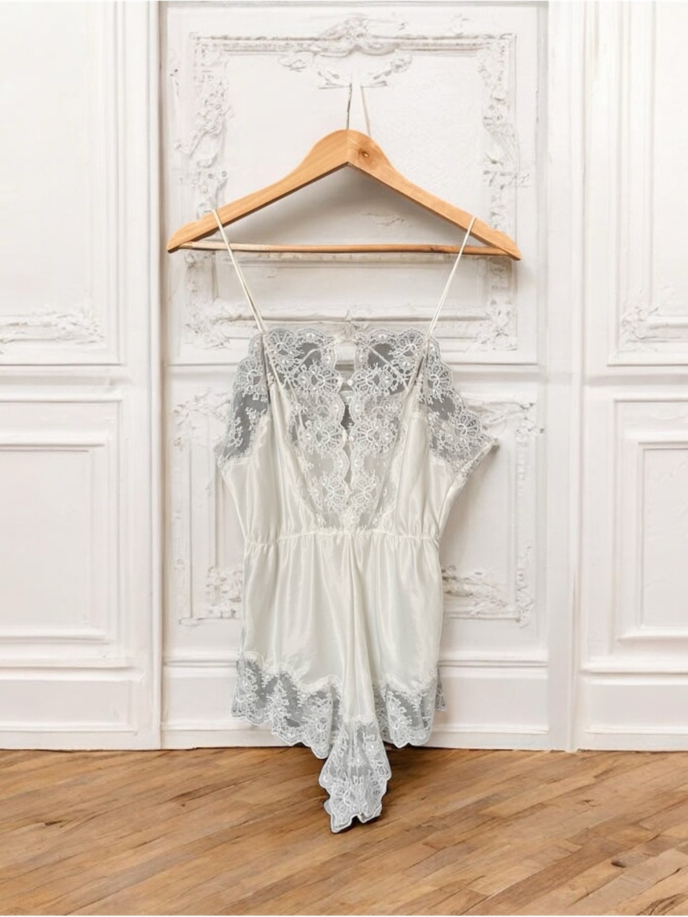 Size Medium White Lace Trim Soft Satin Cami Romper One Piece Bodysuit Lingerie